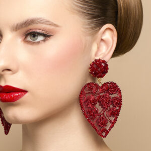Aretes corazon de encaje rojo vino